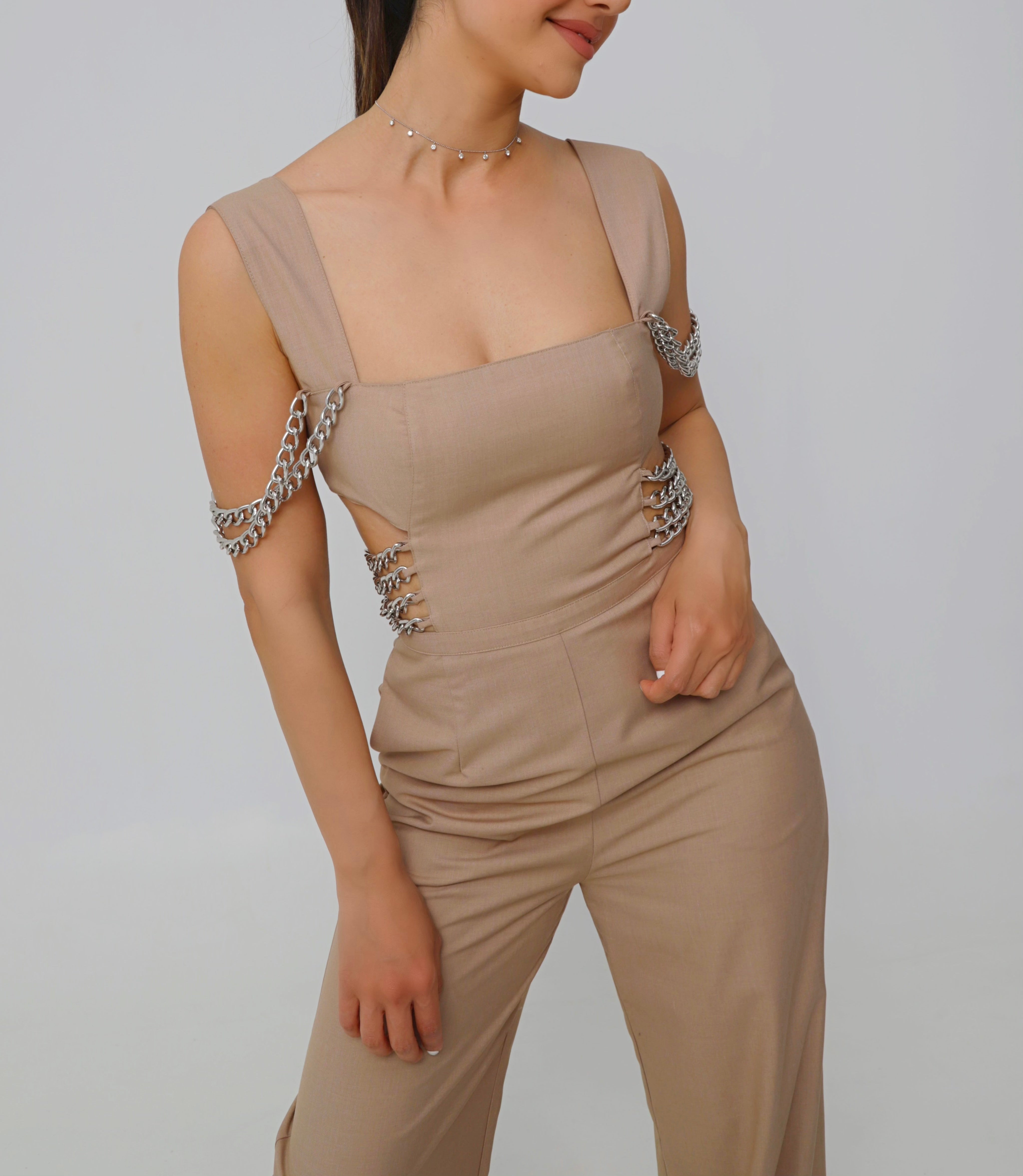 EZILI CHAIN DETAILED JUMPSUIT